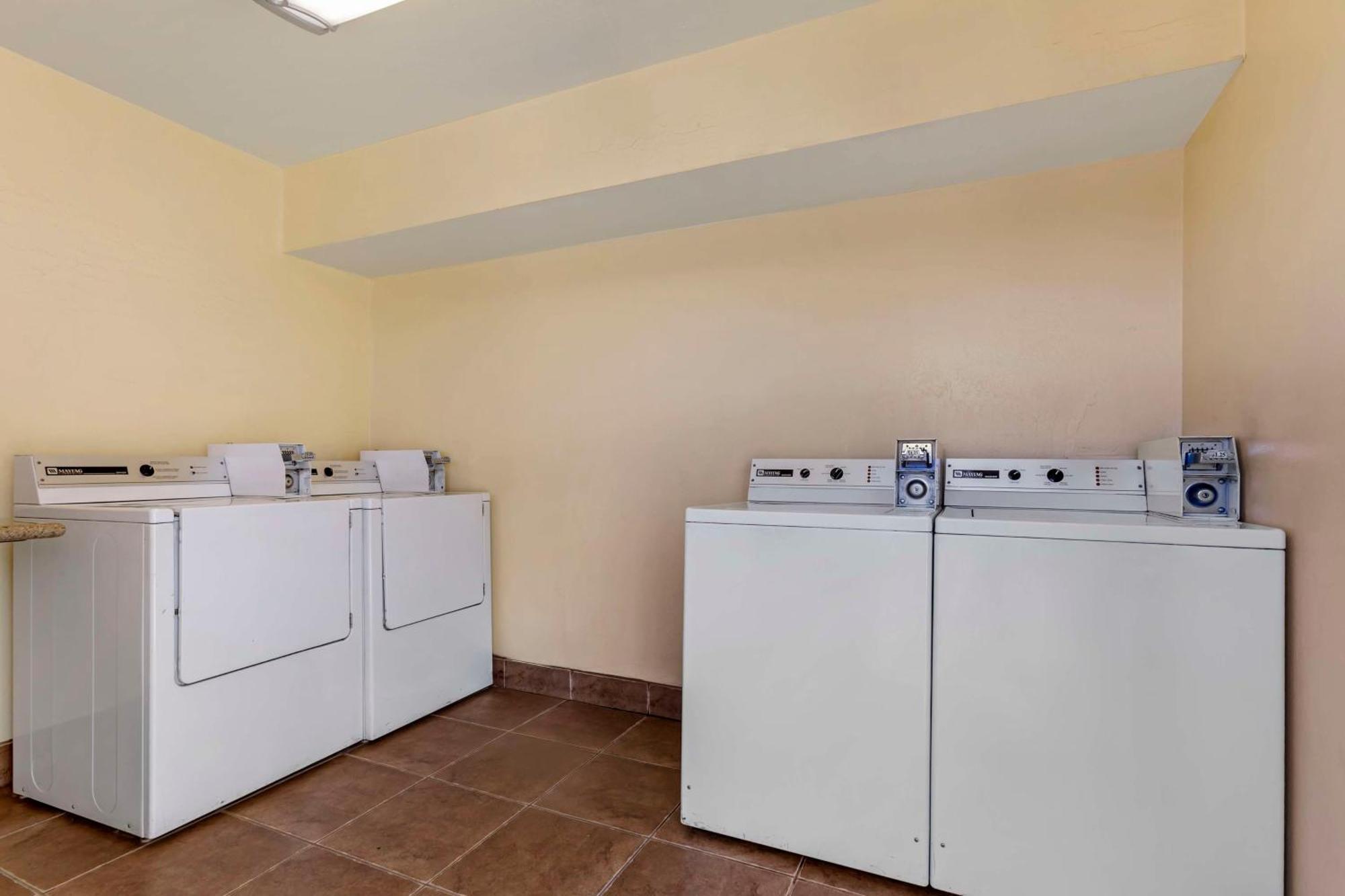 Best Western Desert Inn Safford Экстерьер фото